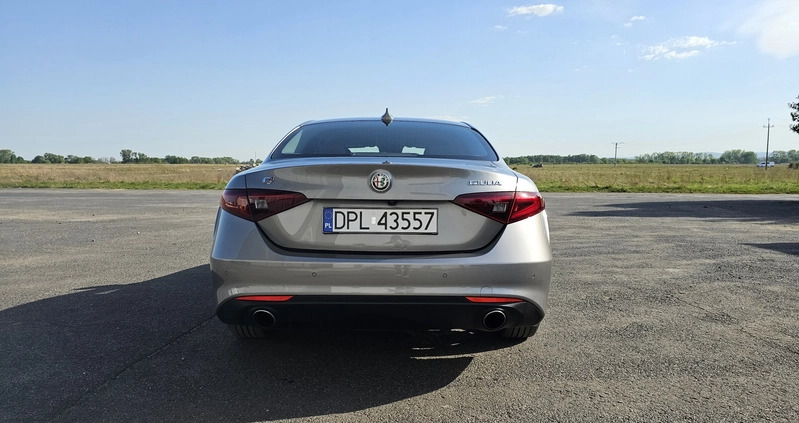 Alfa Romeo Giulia cena 99000 przebieg: 75500, rok produkcji 2018 z Polkowice małe 79